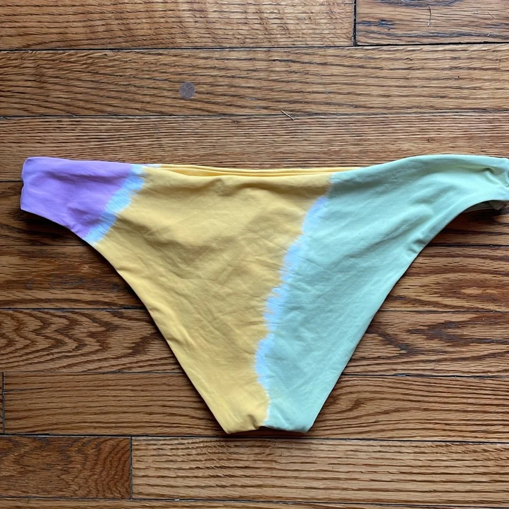 NEW‎ | l*space Sandy Classic Bottom Diagonal Sunburst Tie Dye Large